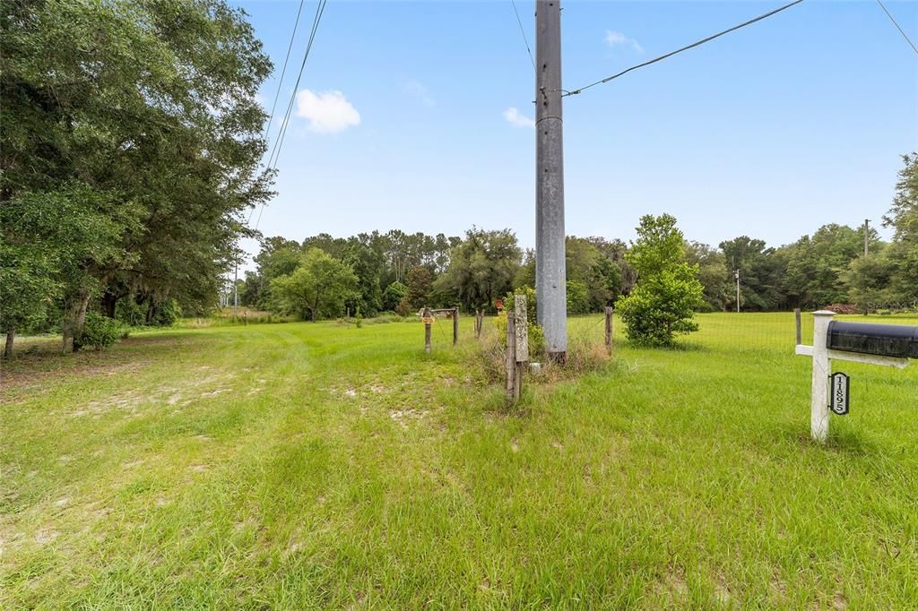 На продажу: $119,999 (4.46 acres)