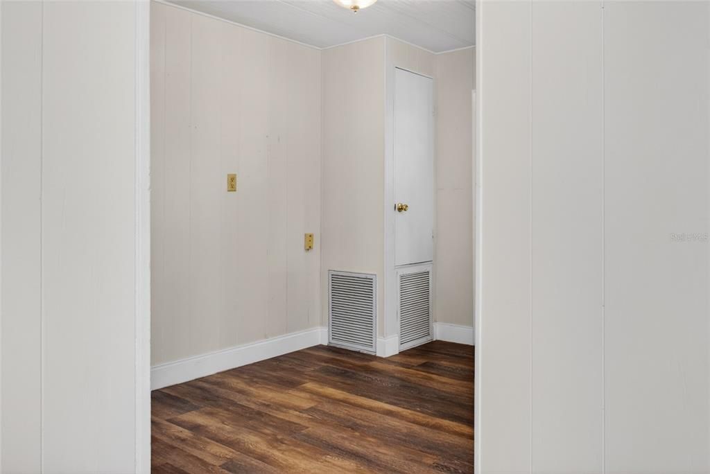For Sale: $145,000 (2 beds, 2 baths, 1056 Square Feet)
