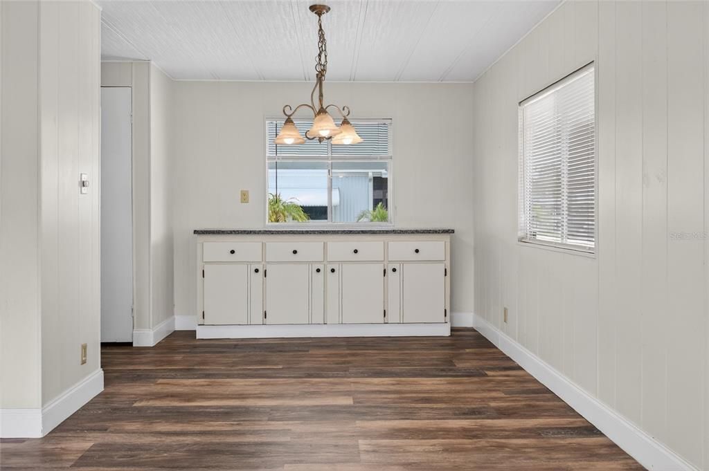 For Sale: $145,000 (2 beds, 2 baths, 1056 Square Feet)