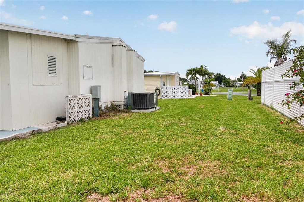For Sale: $145,000 (2 beds, 2 baths, 1056 Square Feet)