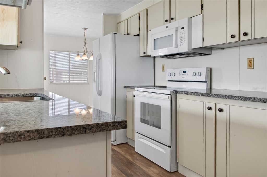 For Sale: $145,000 (2 beds, 2 baths, 1056 Square Feet)