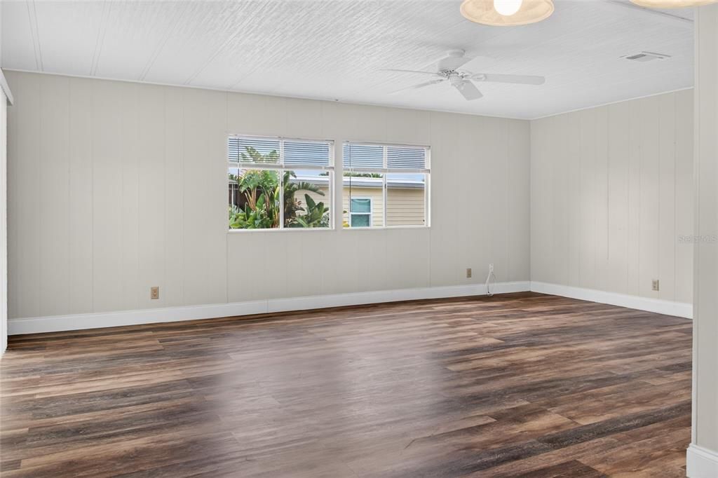 For Sale: $145,000 (2 beds, 2 baths, 1056 Square Feet)