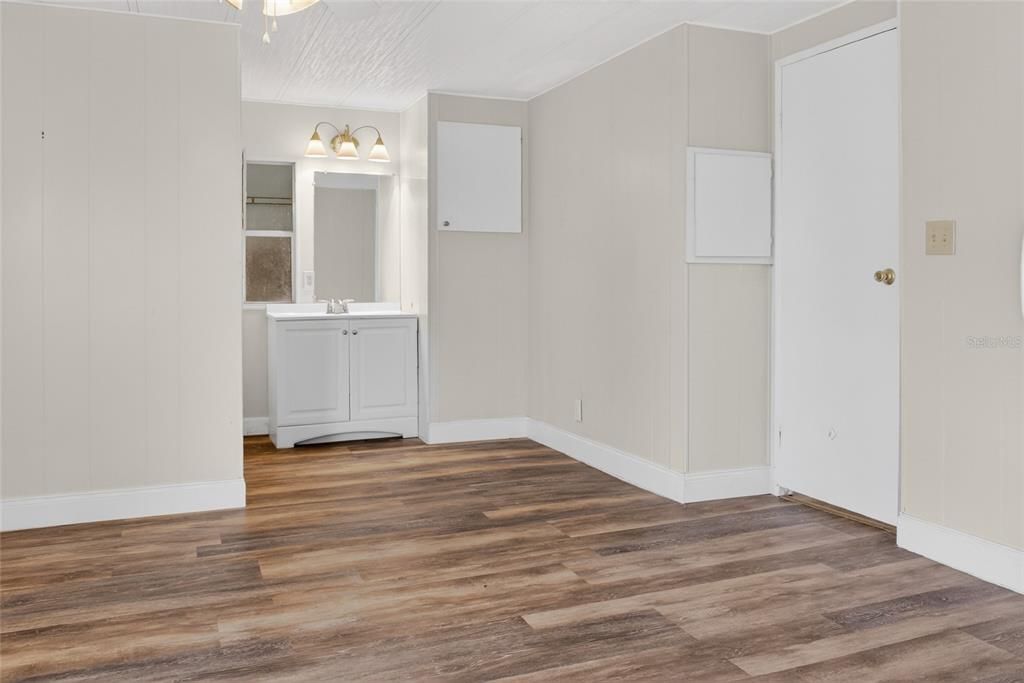 For Sale: $145,000 (2 beds, 2 baths, 1056 Square Feet)