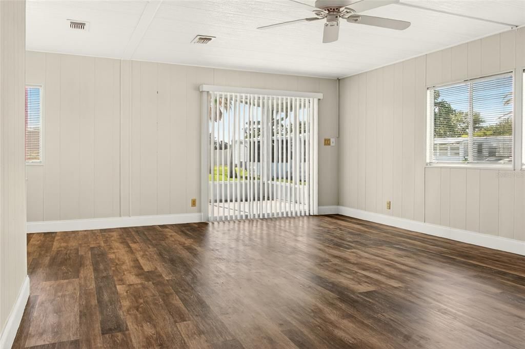 For Sale: $145,000 (2 beds, 2 baths, 1056 Square Feet)