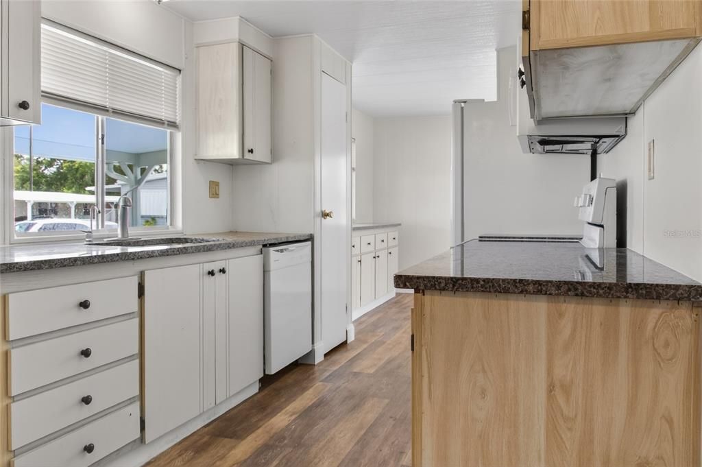 For Sale: $145,000 (2 beds, 2 baths, 1056 Square Feet)
