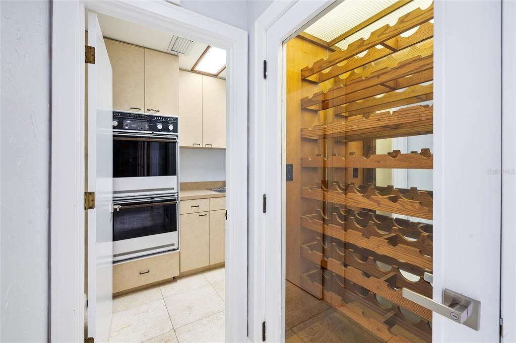 На продажу: $950,000 (5 спален, 3 ванн, 4148 Квадратных фут)