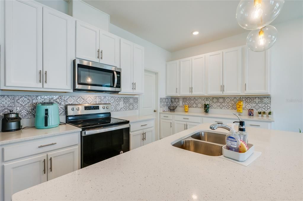 For Sale: $320,000 (3 beds, 2 baths, 1636 Square Feet)