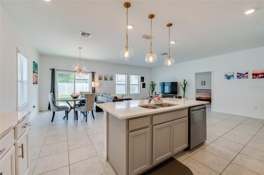 For Sale: $320,000 (3 beds, 2 baths, 1636 Square Feet)