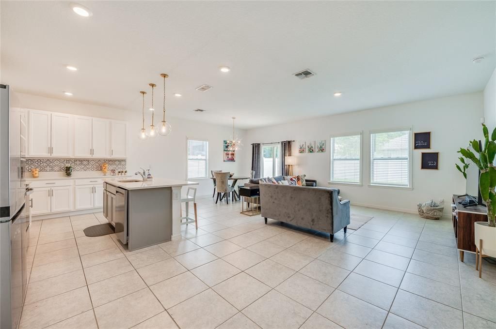 For Sale: $320,000 (3 beds, 2 baths, 1636 Square Feet)