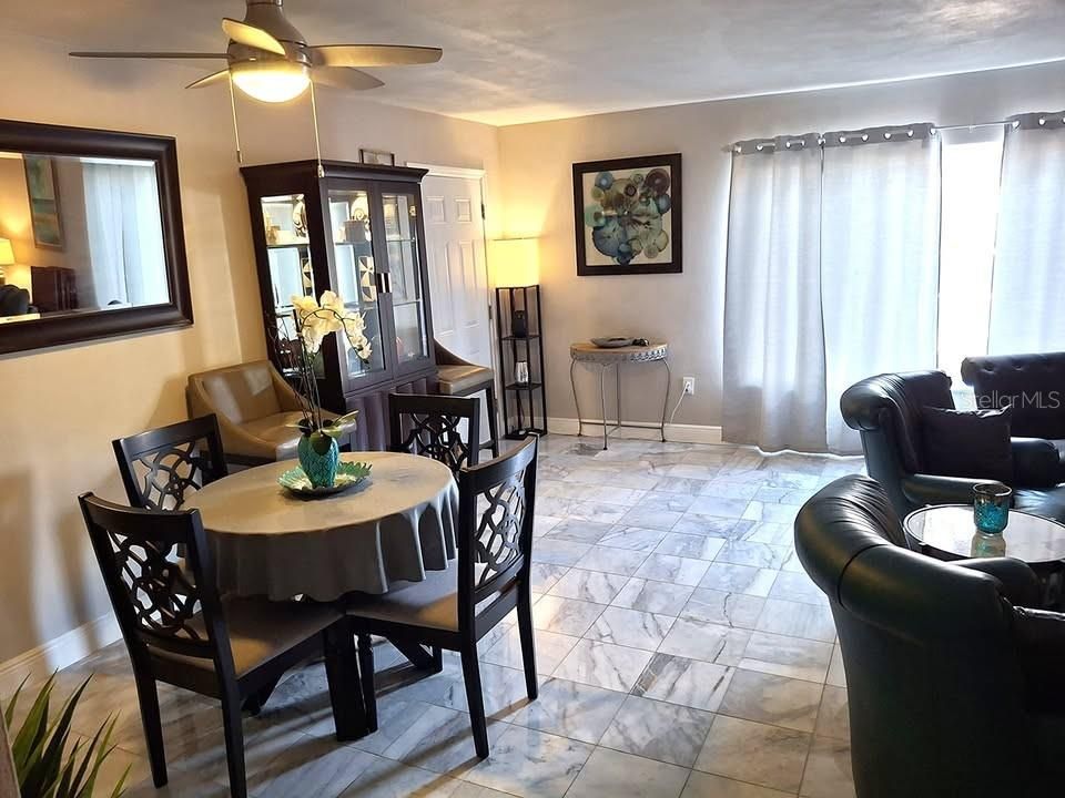 На продажу: $118,500 (2 спален, 1 ванн, 1055 Квадратных фут)