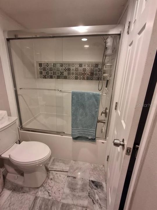 На продажу: $118,500 (2 спален, 1 ванн, 1055 Квадратных фут)