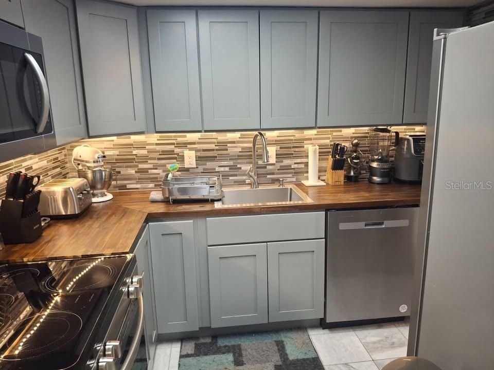 На продажу: $118,500 (2 спален, 1 ванн, 1055 Квадратных фут)