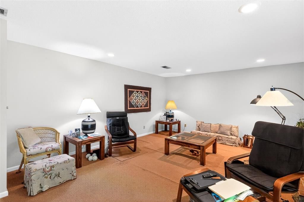 For Sale: $349,000 (3 beds, 2 baths, 1337 Square Feet)