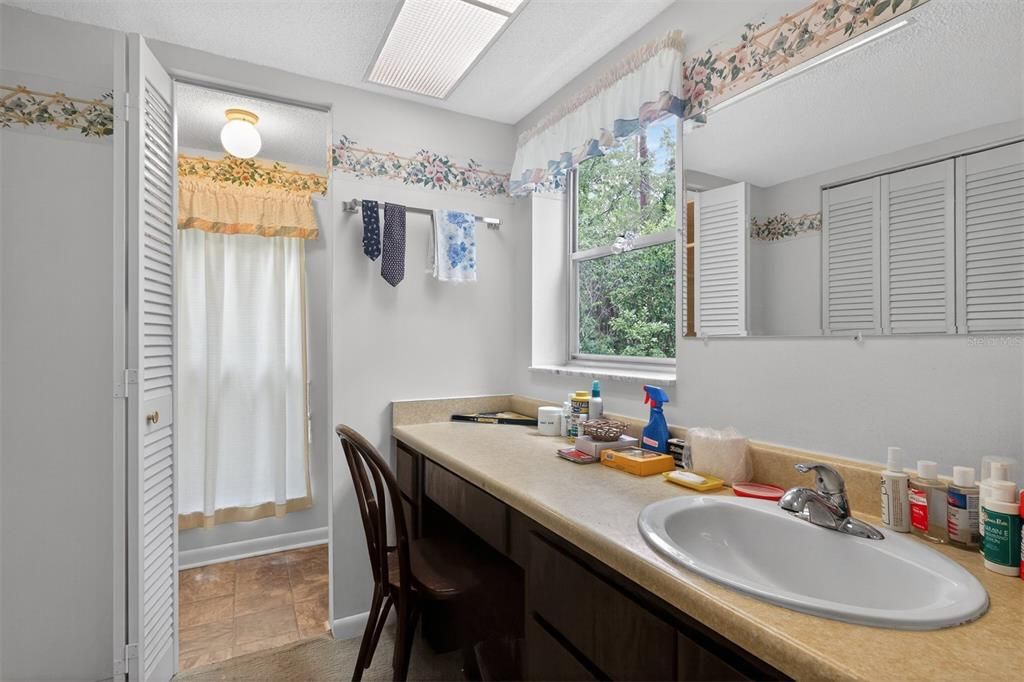 For Sale: $349,000 (3 beds, 2 baths, 1337 Square Feet)