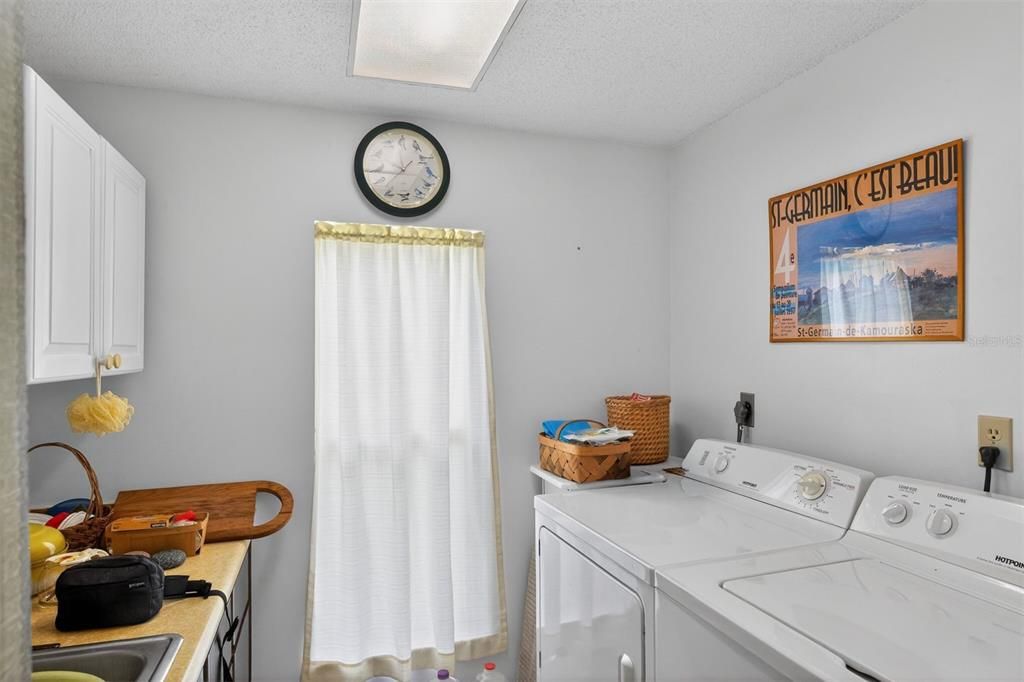 For Sale: $349,000 (3 beds, 2 baths, 1337 Square Feet)