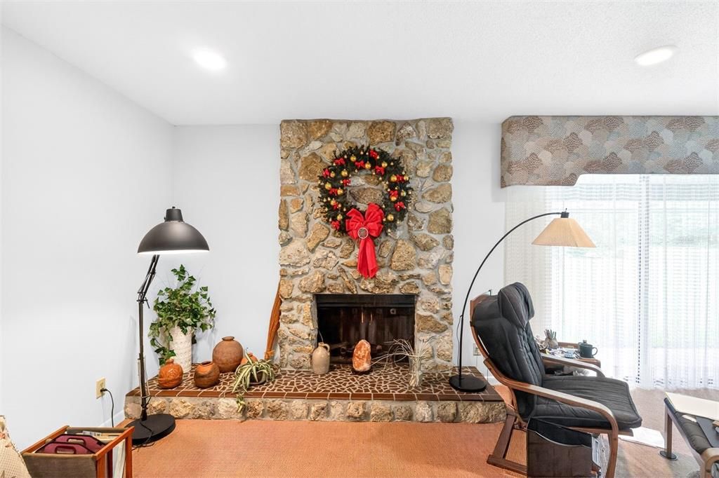 For Sale: $349,000 (3 beds, 2 baths, 1337 Square Feet)