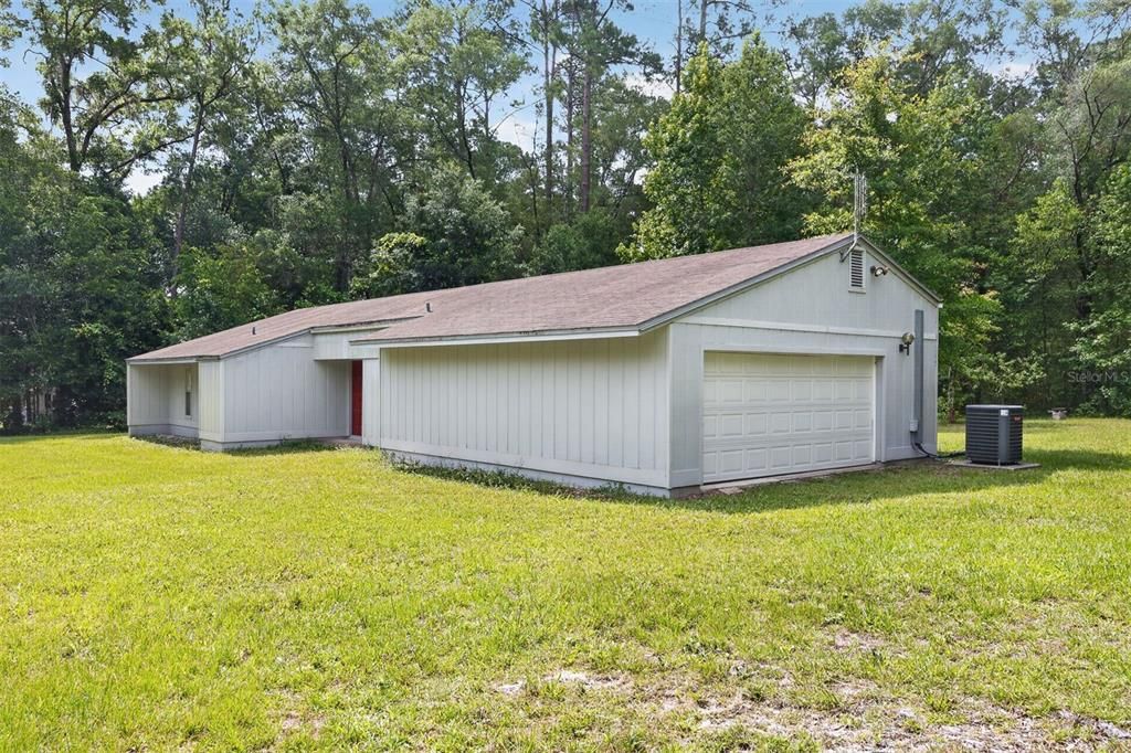 For Sale: $349,000 (3 beds, 2 baths, 1337 Square Feet)