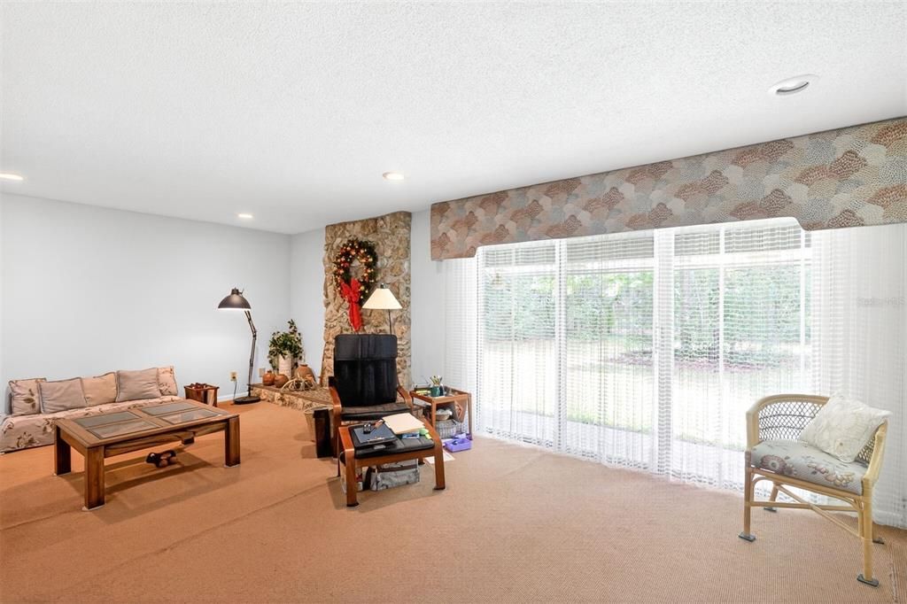 For Sale: $349,000 (3 beds, 2 baths, 1337 Square Feet)