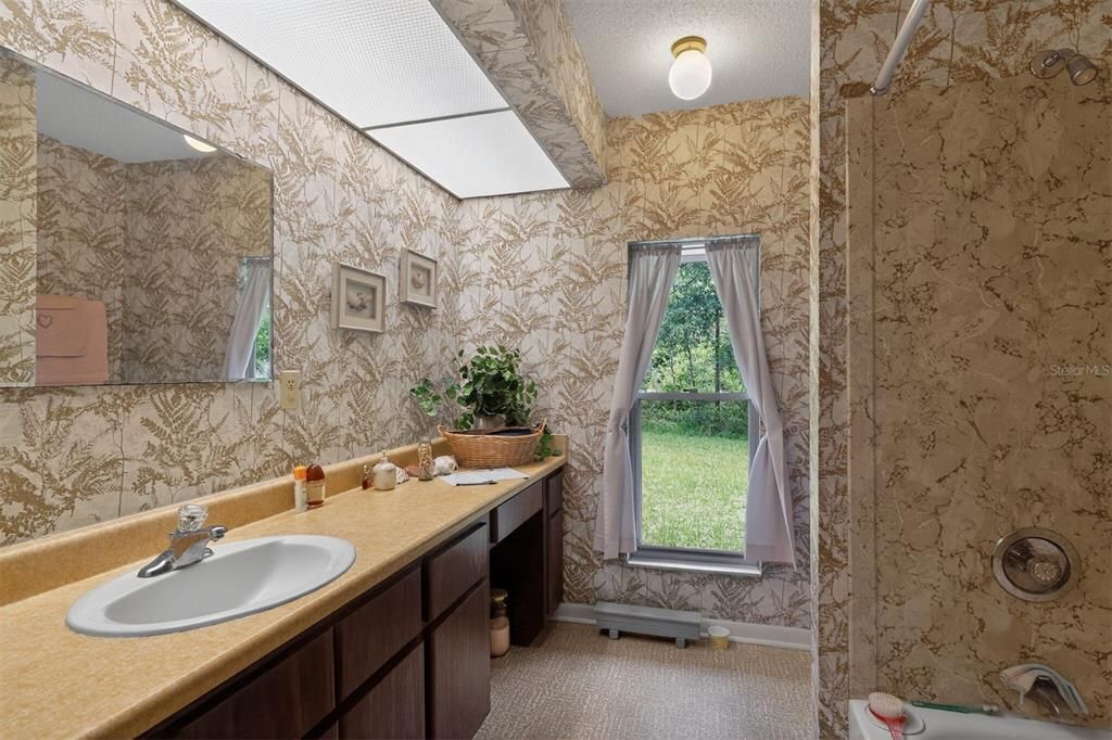 For Sale: $349,000 (3 beds, 2 baths, 1337 Square Feet)