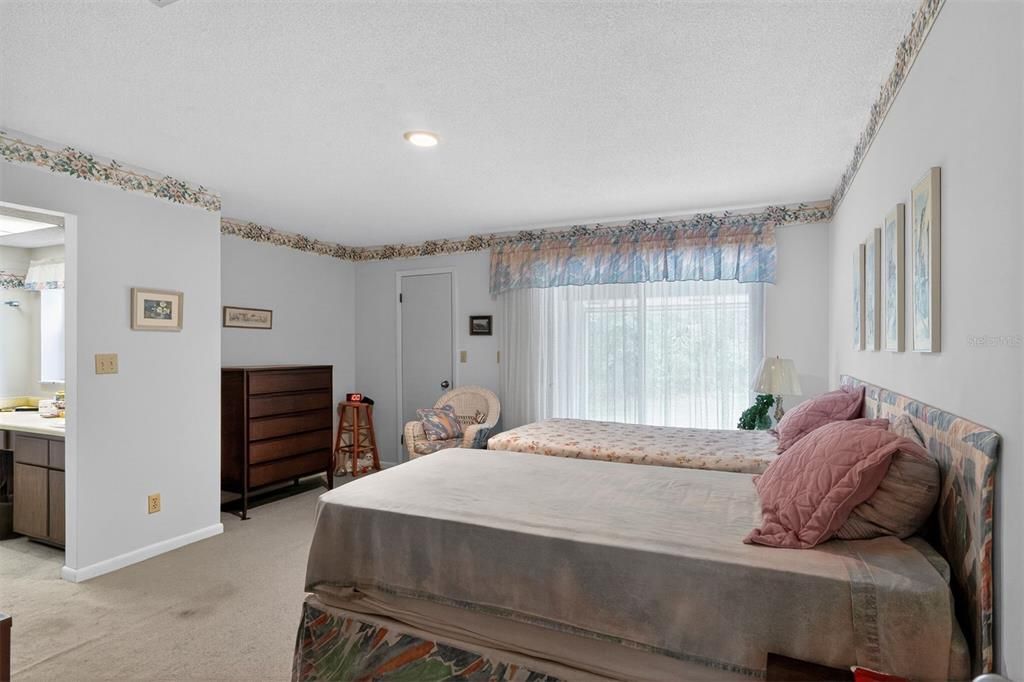 For Sale: $349,000 (3 beds, 2 baths, 1337 Square Feet)