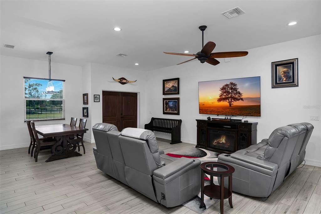 For Sale: $799,000 (4 beds, 2 baths, 1989 Square Feet)