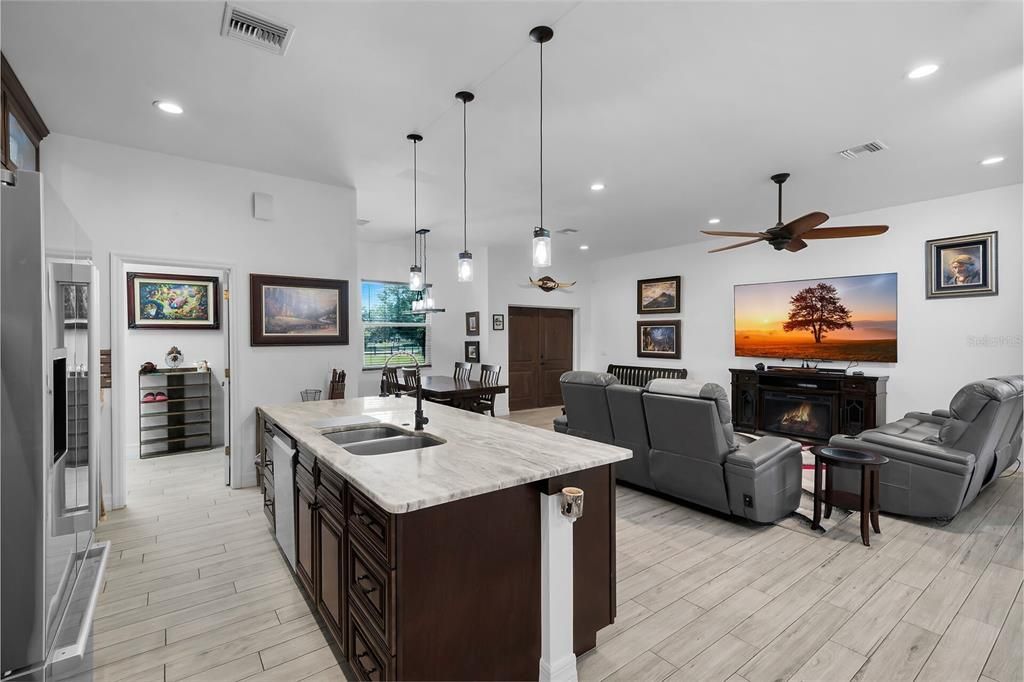 For Sale: $799,000 (4 beds, 2 baths, 1989 Square Feet)