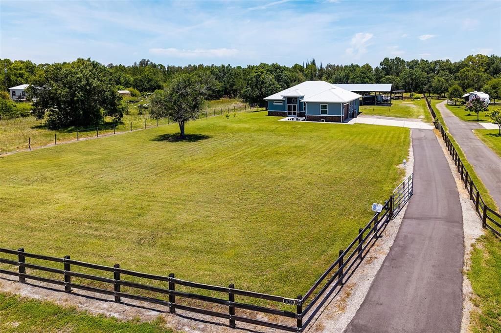 For Sale: $799,000 (4 beds, 2 baths, 1989 Square Feet)