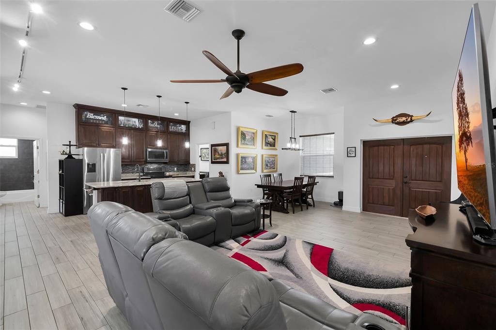 For Sale: $799,000 (4 beds, 2 baths, 1989 Square Feet)