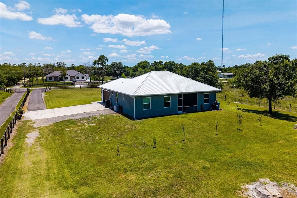 For Sale: $799,000 (4 beds, 2 baths, 1989 Square Feet)