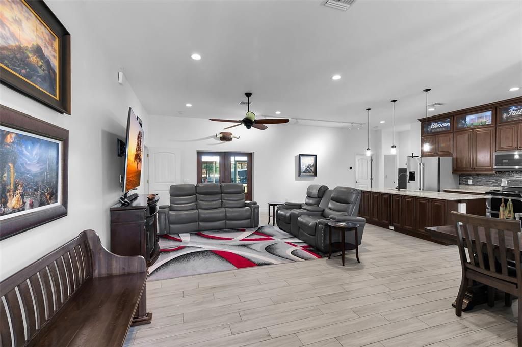 For Sale: $799,000 (4 beds, 2 baths, 1989 Square Feet)