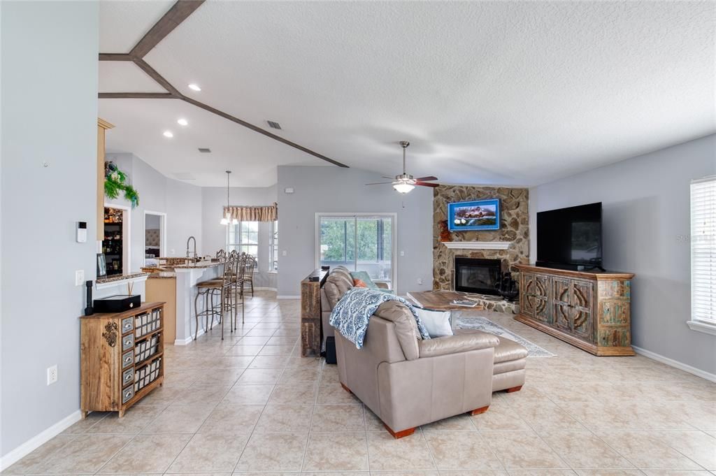 For Sale: $450,000 (2 beds, 2 baths, 2352 Square Feet)