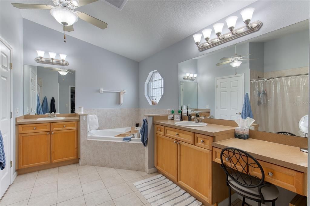 For Sale: $450,000 (2 beds, 2 baths, 2352 Square Feet)