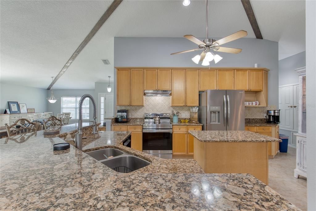 For Sale: $450,000 (2 beds, 2 baths, 2352 Square Feet)