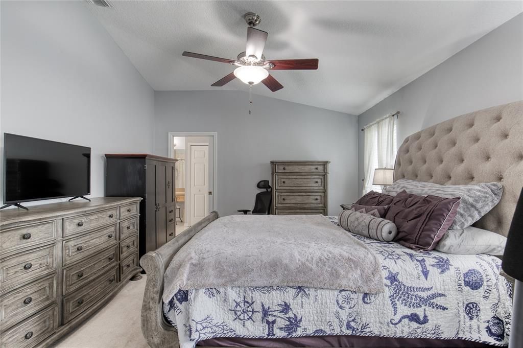 For Sale: $450,000 (2 beds, 2 baths, 2352 Square Feet)