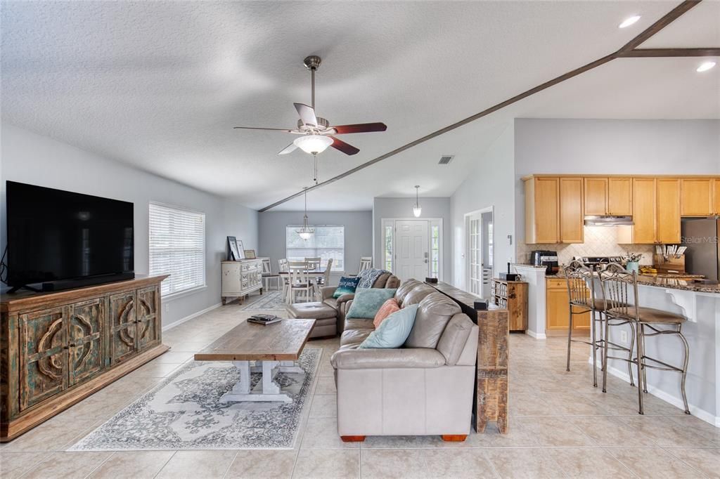 For Sale: $450,000 (2 beds, 2 baths, 2352 Square Feet)