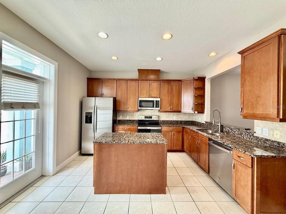 В аренду: $3,000 (3 спален, 2 ванн, 2450 Квадратных фут)