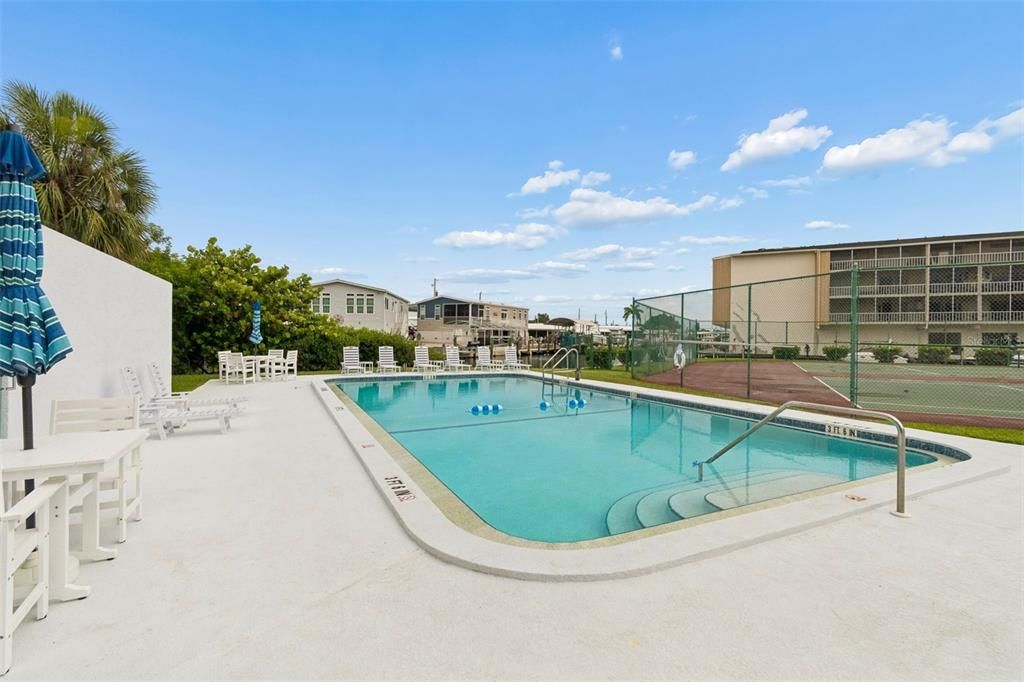待售: $190,000 (2 贝兹, 2 浴室, 1040 平方英尺)