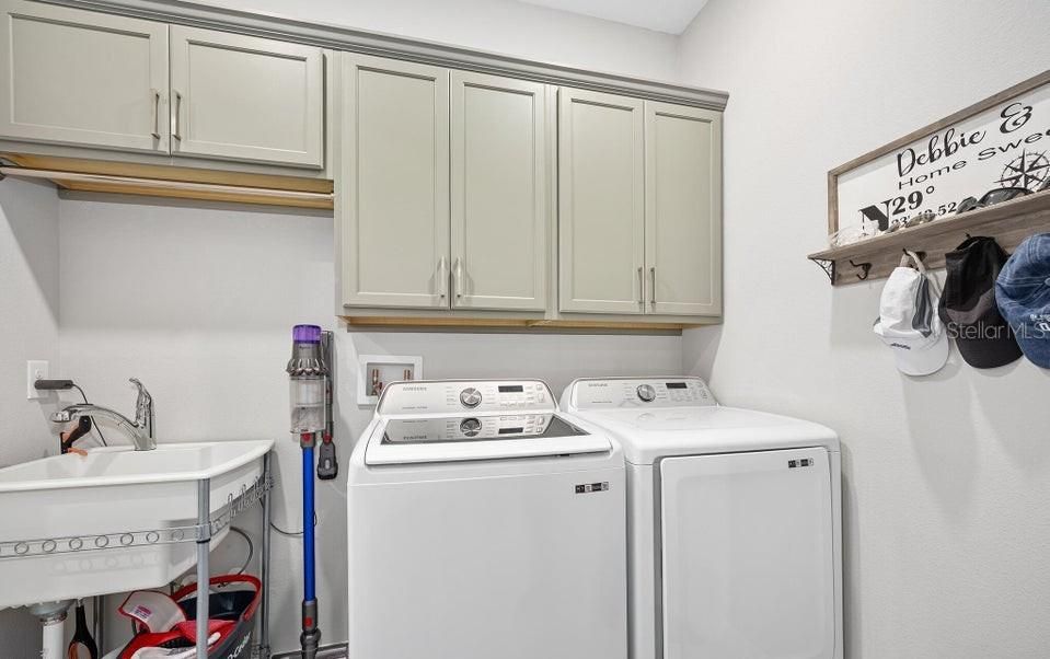 For Sale: $809,000 (5 beds, 4 baths, 2792 Square Feet)