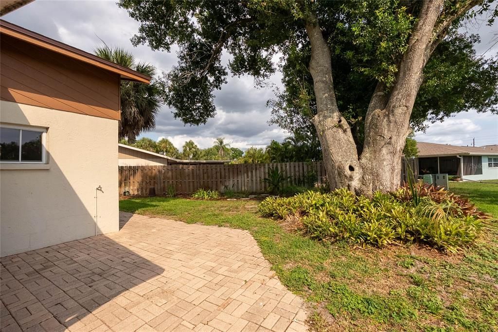 For Sale: $450,000 (3 beds, 2 baths, 2118 Square Feet)