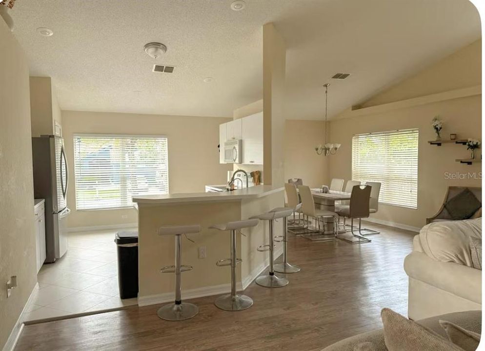 For Sale: $355,000 (3 beds, 2 baths, 1643 Square Feet)