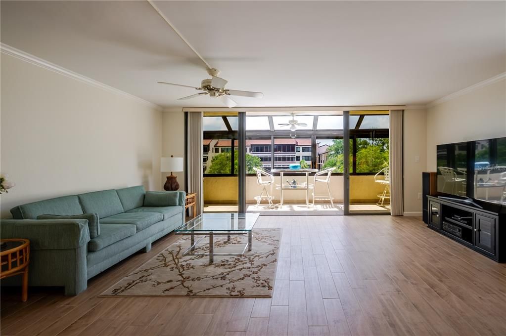 For Sale: $650,137 (2 beds, 2 baths, 1387 Square Feet)