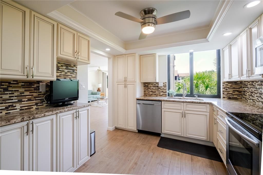 For Sale: $650,137 (2 beds, 2 baths, 1387 Square Feet)