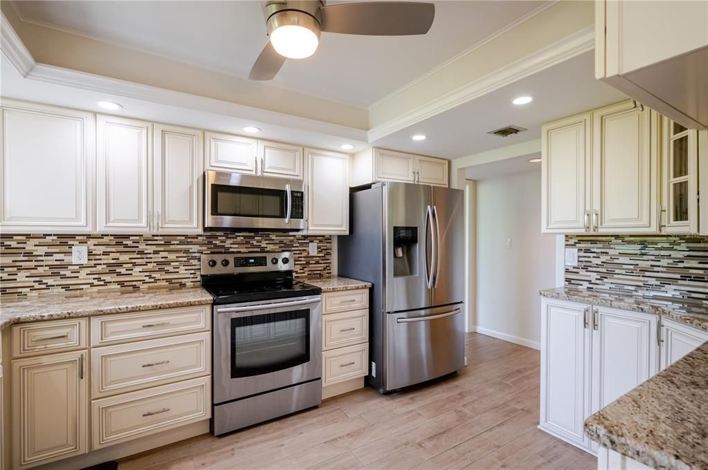 For Sale: $650,137 (2 beds, 2 baths, 1387 Square Feet)