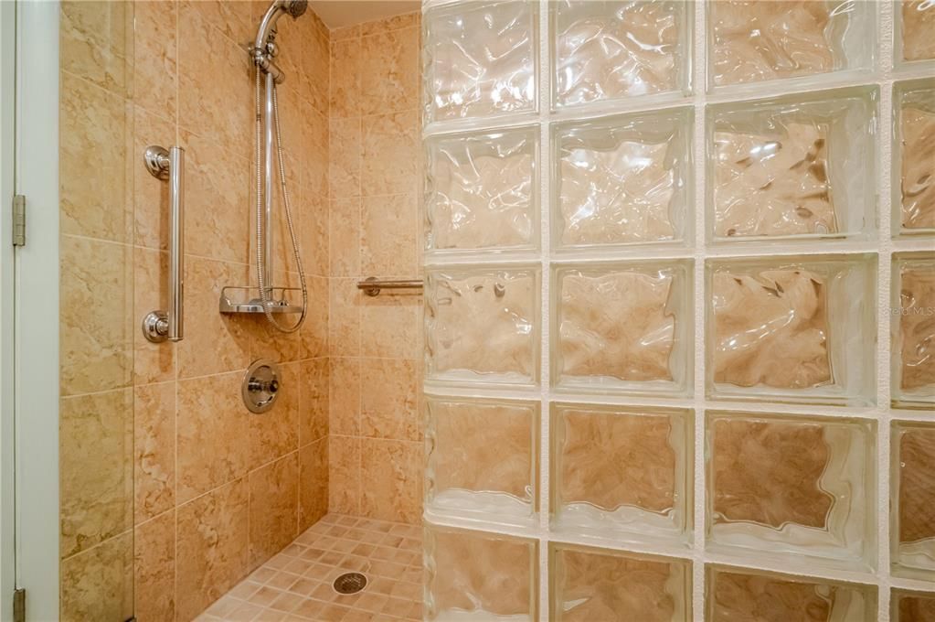 For Sale: $650,137 (2 beds, 2 baths, 1387 Square Feet)