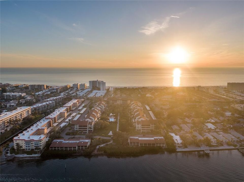 For Sale: $650,137 (2 beds, 2 baths, 1387 Square Feet)