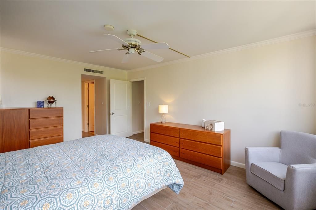 For Sale: $650,137 (2 beds, 2 baths, 1387 Square Feet)