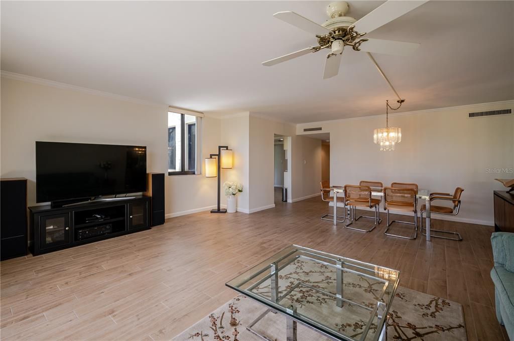 For Sale: $650,137 (2 beds, 2 baths, 1387 Square Feet)