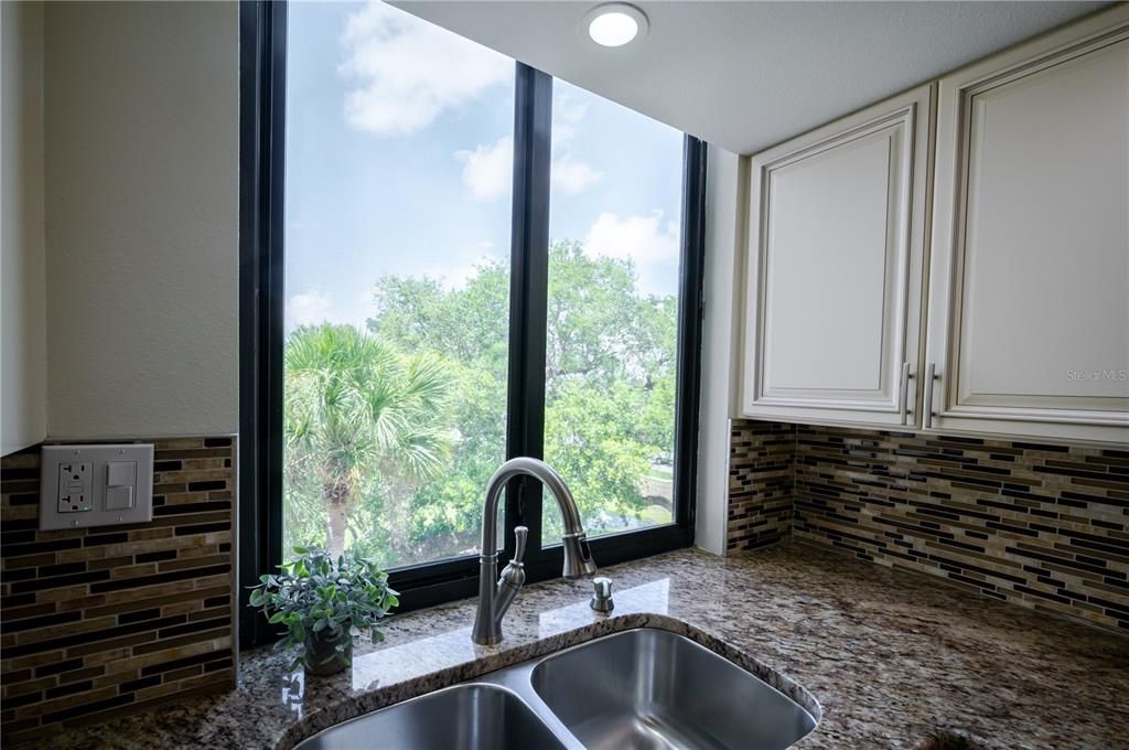 For Sale: $650,137 (2 beds, 2 baths, 1387 Square Feet)