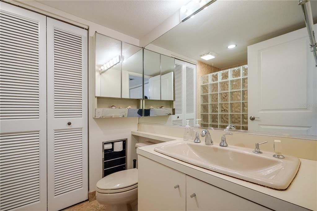 For Sale: $650,137 (2 beds, 2 baths, 1387 Square Feet)