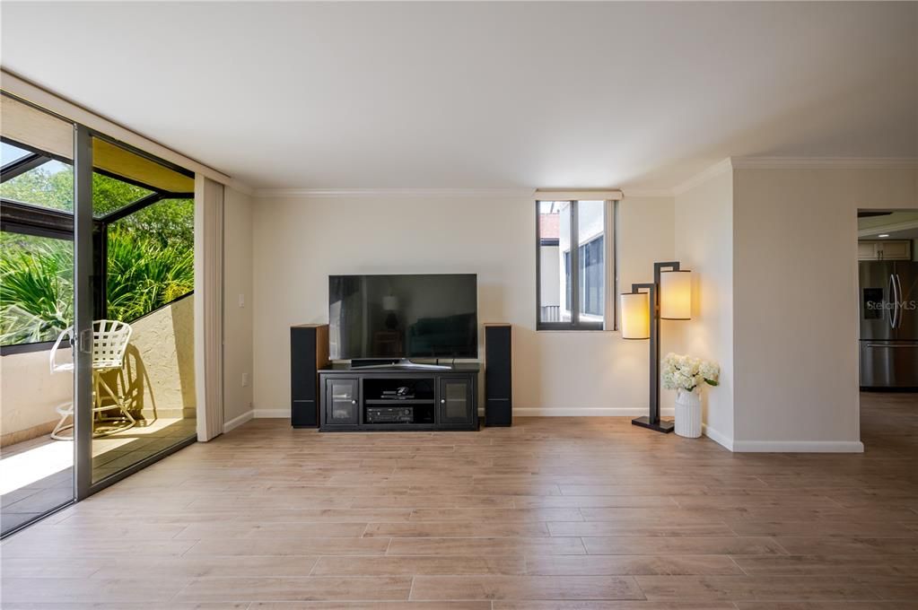 For Sale: $650,137 (2 beds, 2 baths, 1387 Square Feet)